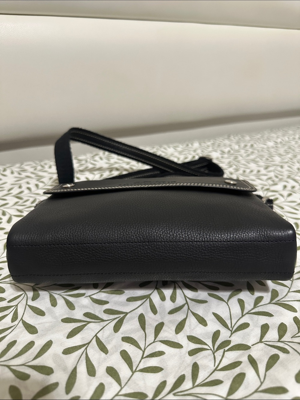 Longchamp Black Leather Shoulder Bag with Contrast Stitching - Picture 7 of 15